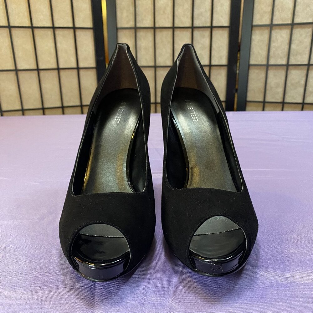 GIRL BOSS STYLE Nine West blocky heel black faux suede pump